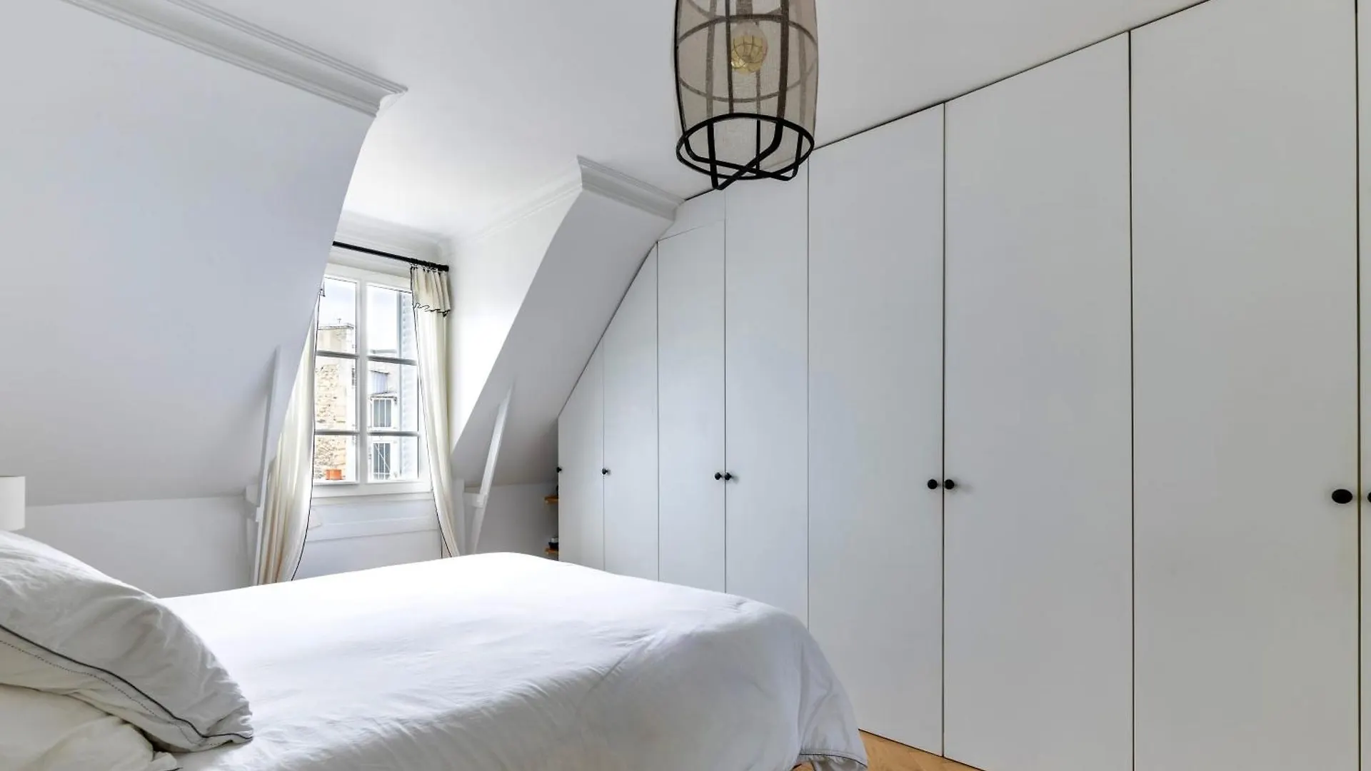 Appartement Moderne A Paris 130 M² Proche Monceau Climatise
